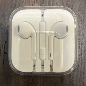 EarPods with 3.5 mm Headphone Plug